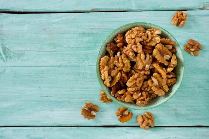 Cuenco de nueces como ejemplo de alimento bueno para el cerebro.