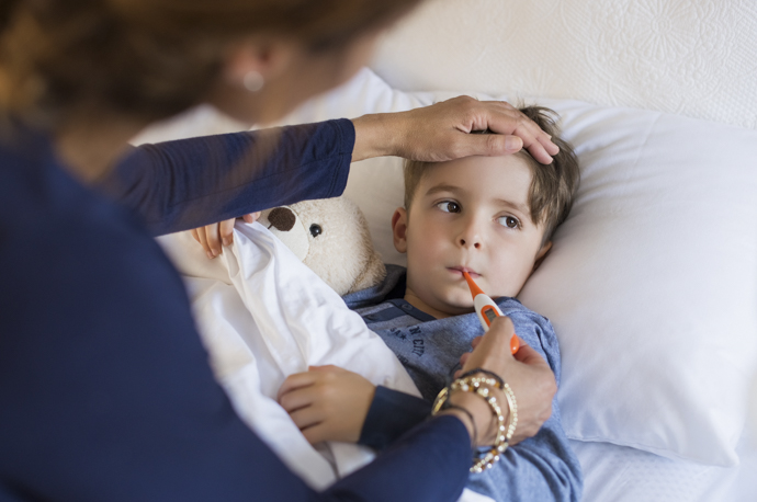 Imagen que muestra cómo bajar la fiebre en niños.